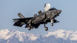 firelinewatch's tweet image. Quick F-35B facts: The only supersonic stealth jet with short takeoff/vertical landing. Lift fan + swiveling nozzle = operates from tiny decks or dirt strips. Mach 1.6, sensor-packed, nearly invisible. Pure expeditionary dominance. 💪
@CENTCOM
#F35B #USMC #LightningII