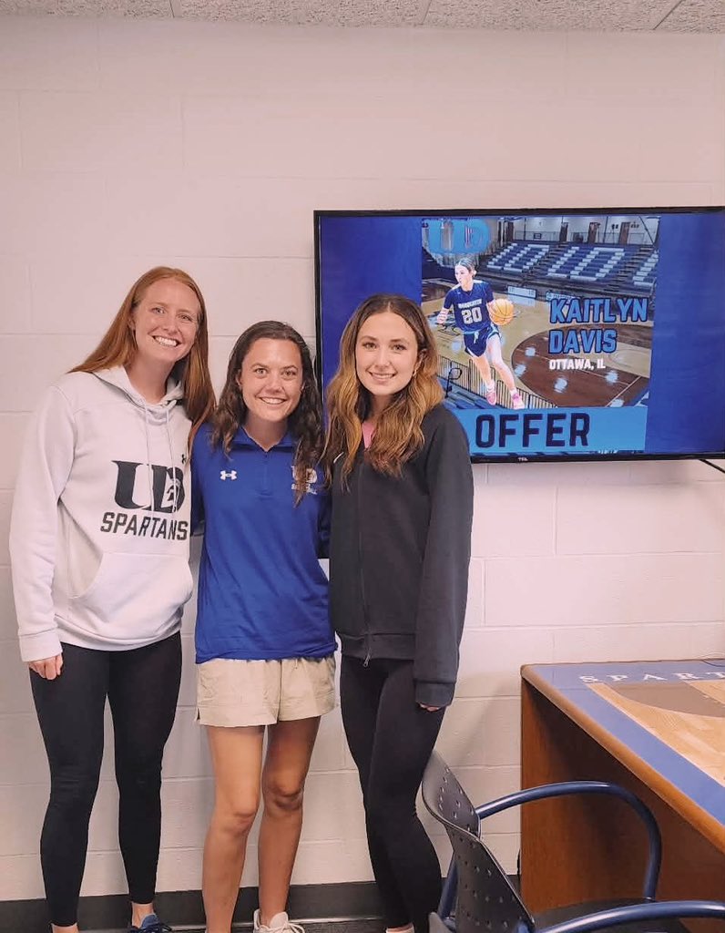 kaitlyndavis24's tweet photo. After a great visit at Dubuque I am blessed to receive an offer to continue my athletic and academic career! Thank you @UD_WBB for the amazing visit! Beyond grateful 💙🤍 https://t.co/zJWBv1qxTk