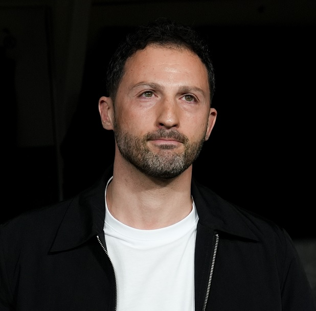 MadridMedia_'s tweet photo. Fenerbahçe, Domenico Tedesco ve Devin Özek ile yolların ayrıldığını açıkladı! https://t.co/OFBnk1Px0N
