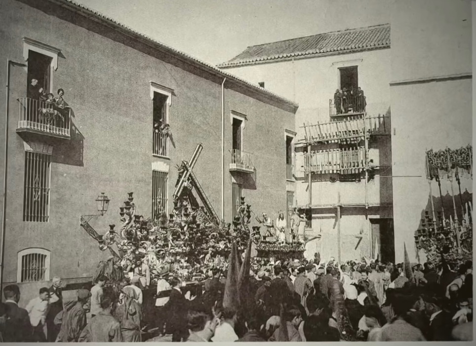 El Nazareno, la Virgen y el Cristo de la Humillación de <a href="/HdadEstrella/">Hdad. Humillación y Estrella</a> al fondo

#cofradiasmlg