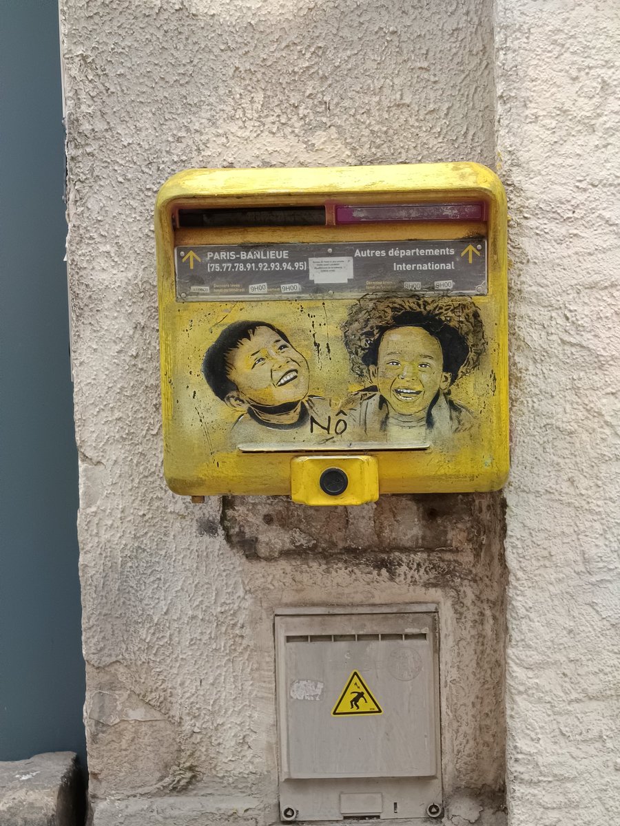 Wami56's tweet image. #streetart sur boîtes postales, 2 boîtes différentes