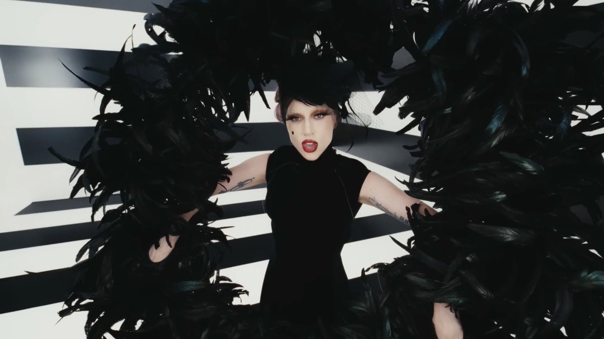 LadyGagaArg's tweet image. NO TENGO PALABRAS ESTOY 
MUERTA BYEREE JAGSKSJEB 

#RUNWAY