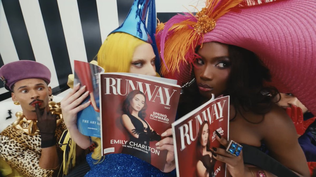 LadyGagaArg's tweet image. NO TENGO PALABRAS ESTOY 
MUERTA BYEREE JAGSKSJEB 

#RUNWAY