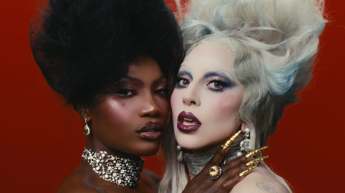 RDT Lady Gaga tweet media