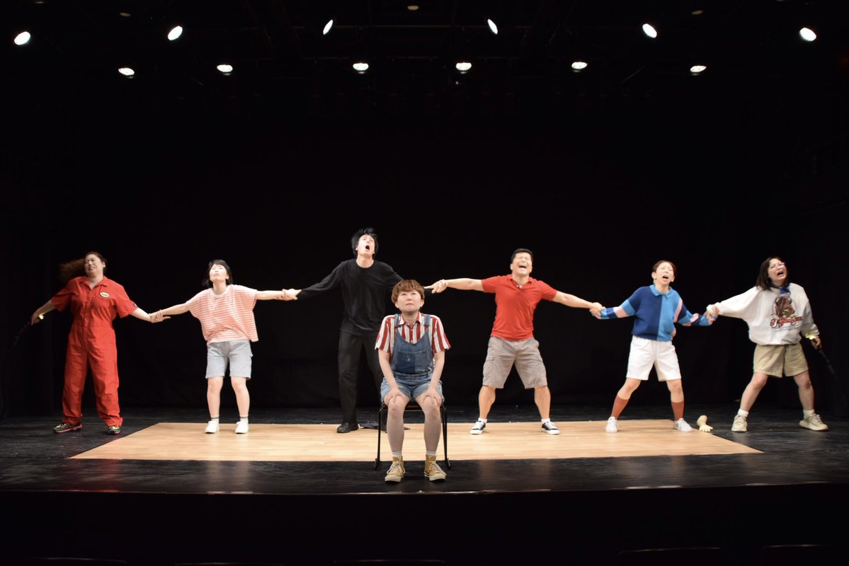 ナカゴー本公演
「ずっと洋画みたいだね」
ご来場下さった皆様、気にかけて下さった皆様、ありがとうございました。
ナカゴーに黒衣と小道具で関わることができて幸せ者です。
頌豊与くんもありがとう。
またいつか、ナカゴーに関わることができたらいいなぁって思うよ。
クロコ/海上学彦
撮影：西出結