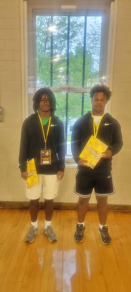 dantetaylor47's tweet photo. Had an amazing time at Valpo’s spring game. Thank you @CoachNank for the invite and good luck this season! https://t.co/E9kcPllc7P