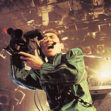 Q：非コード人のアコードでのSolid air演奏時、平沢さんが観客席へカメラを向け、スクリーンにカメラ越しの観客が映し出される場面がありましたが、演出の意図を教えてください。  観客に観客の姿を見せるという構図に面白さを感じ、質問させていただいた次第

A：これはさらに過去のものです。つづく