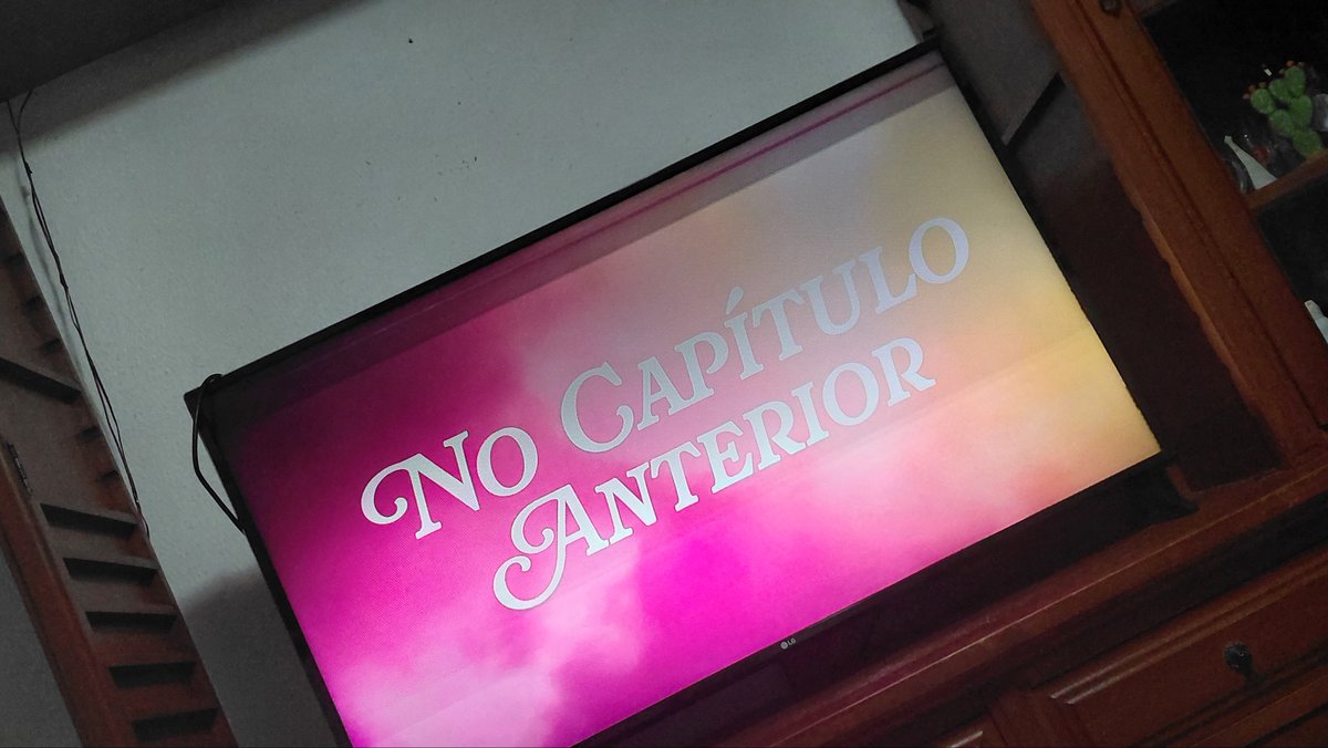 jpssantana's tweet image. Vem pra sala que já vai começar o nosso novelão.
#TrêsGraças #novelão #televisão