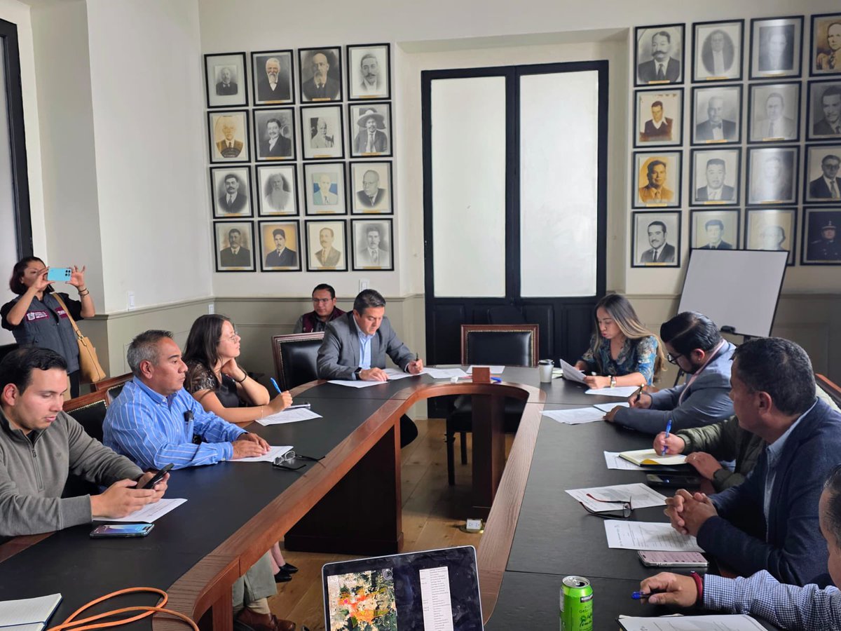 IMEVISedomex's tweet photo. Impulsamos un crecimiento urbano ordenado y sostenible en el #Edoméx.
El #IMEVIS participó en las Sesiones Ordinarias de los Comités Municipales de Prevención y Control del Crecimiento Urbano de #Ocuilan, #IxtapanDelOro, #Capulhuac y #SantiagoTianguistenco.
#ElPoderDeServir https://t.co/3U2gntHtJI