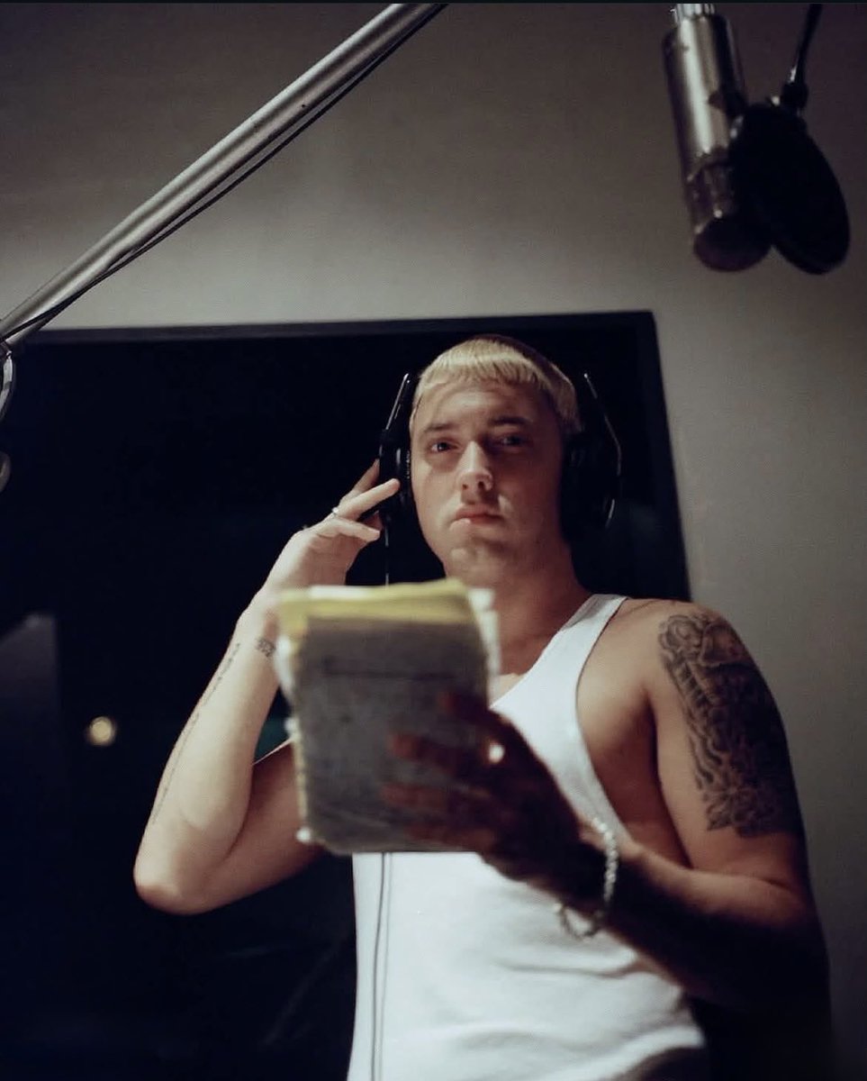 shadysmith219's tweet photo. #Eminem
During the recording of Stan 🎤
📸:©️Steve Read https://t.co/8Hgje27jhW