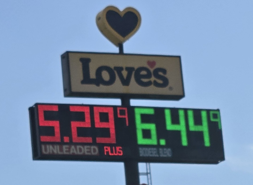 CrashPrevention's tweet image. $5.30 gas, &amp;amp; $6.45 diesel. and MAGA Representative Clifford Bentz (R #Oregon) is focused on wolves?

HOW ABOUT TRUMP'S WAR, MR. BENTZ?