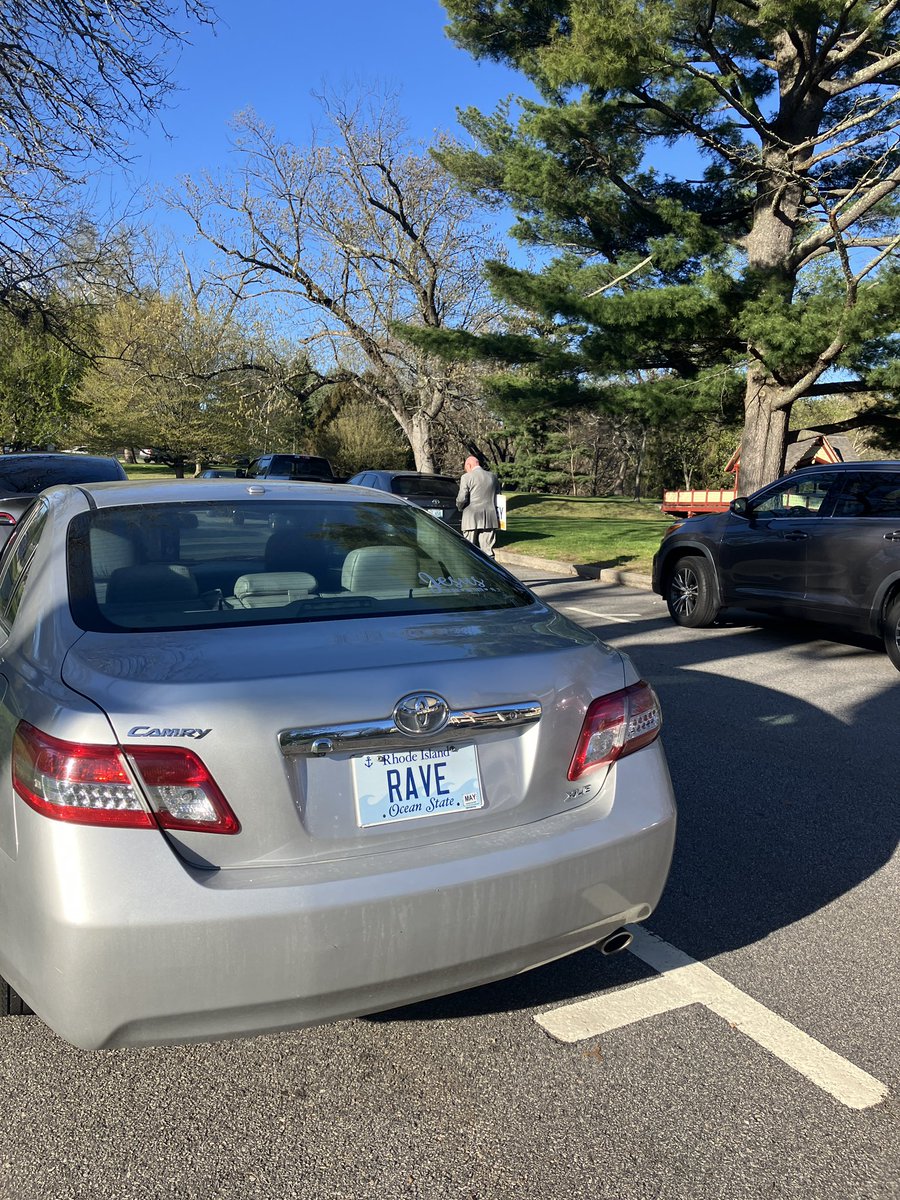 RI Vanity Plates tweet media
