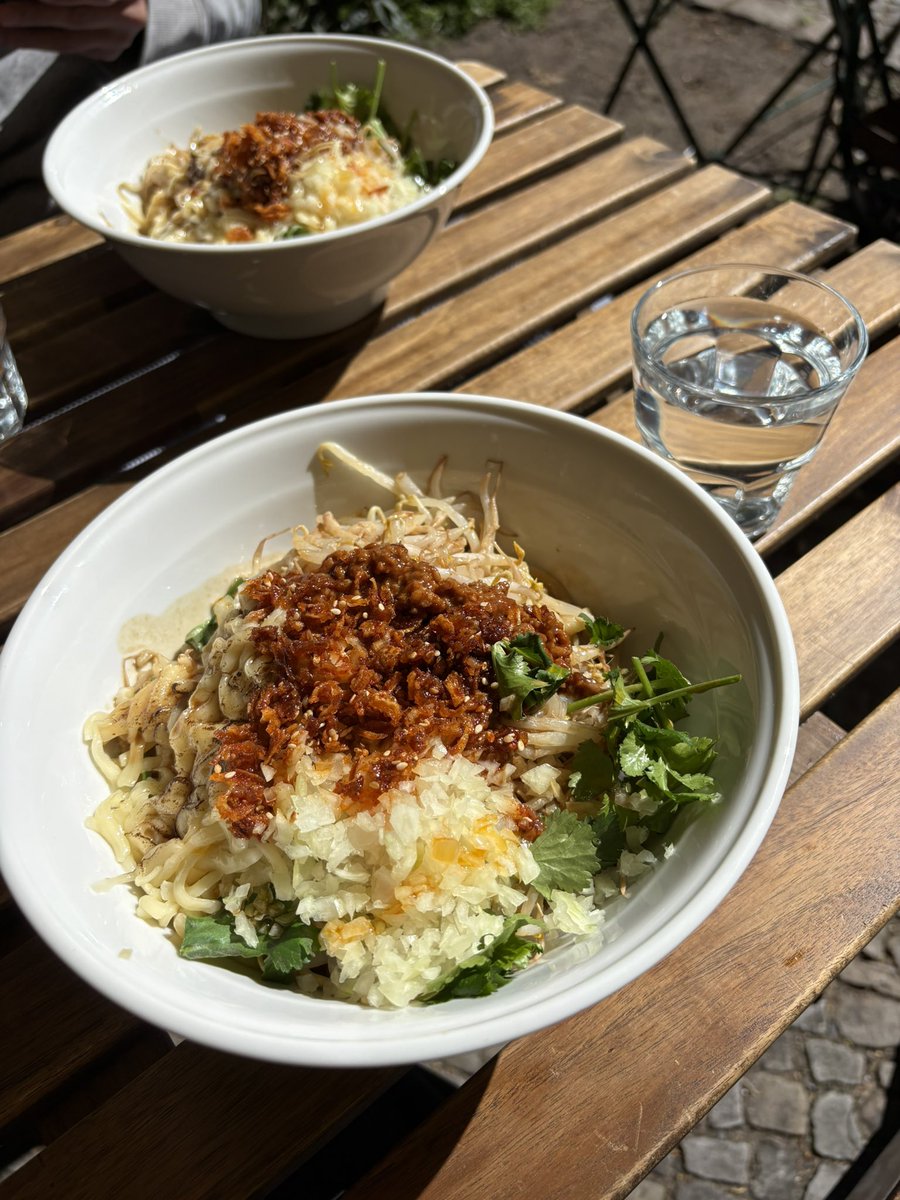 ramenbones2han's tweet image. Hallo👋

　　週末限定TANTANで昼休憩☕︎☀︎

#ramenbones3 #berlin #ramen 

🔻さいたま市店通販はこちらから🔻
ramenbones.raku-uru.jp
#らーめんボンズ #埼玉 #らーめん