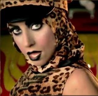 SLov89's tweet photo. @GagaxRen @ladygaga I know it's her. https://t.co/5sBHYwcSAv