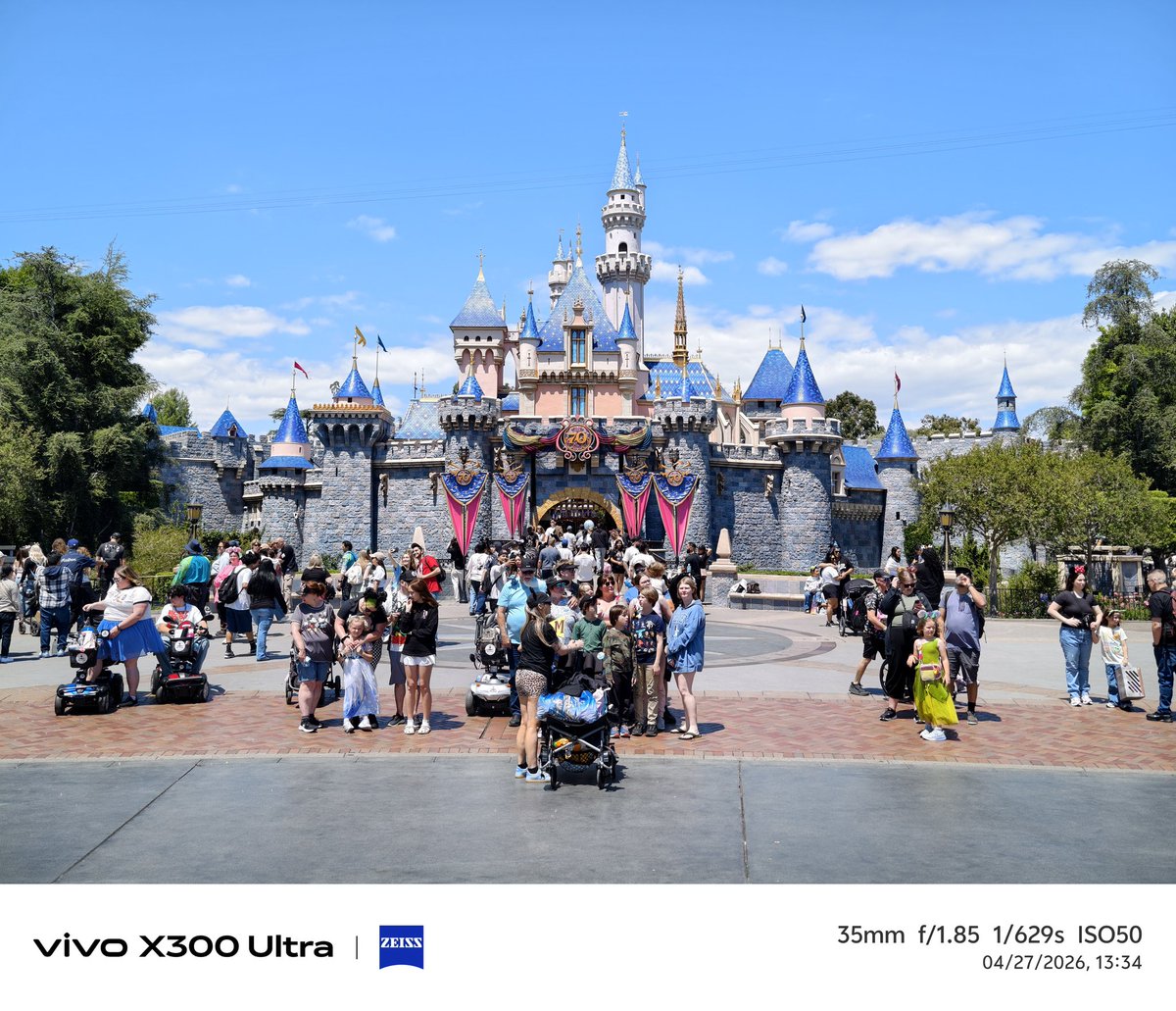 Had some fun with the vivo X300 Ultra today at Disneyland! https://t.co ...