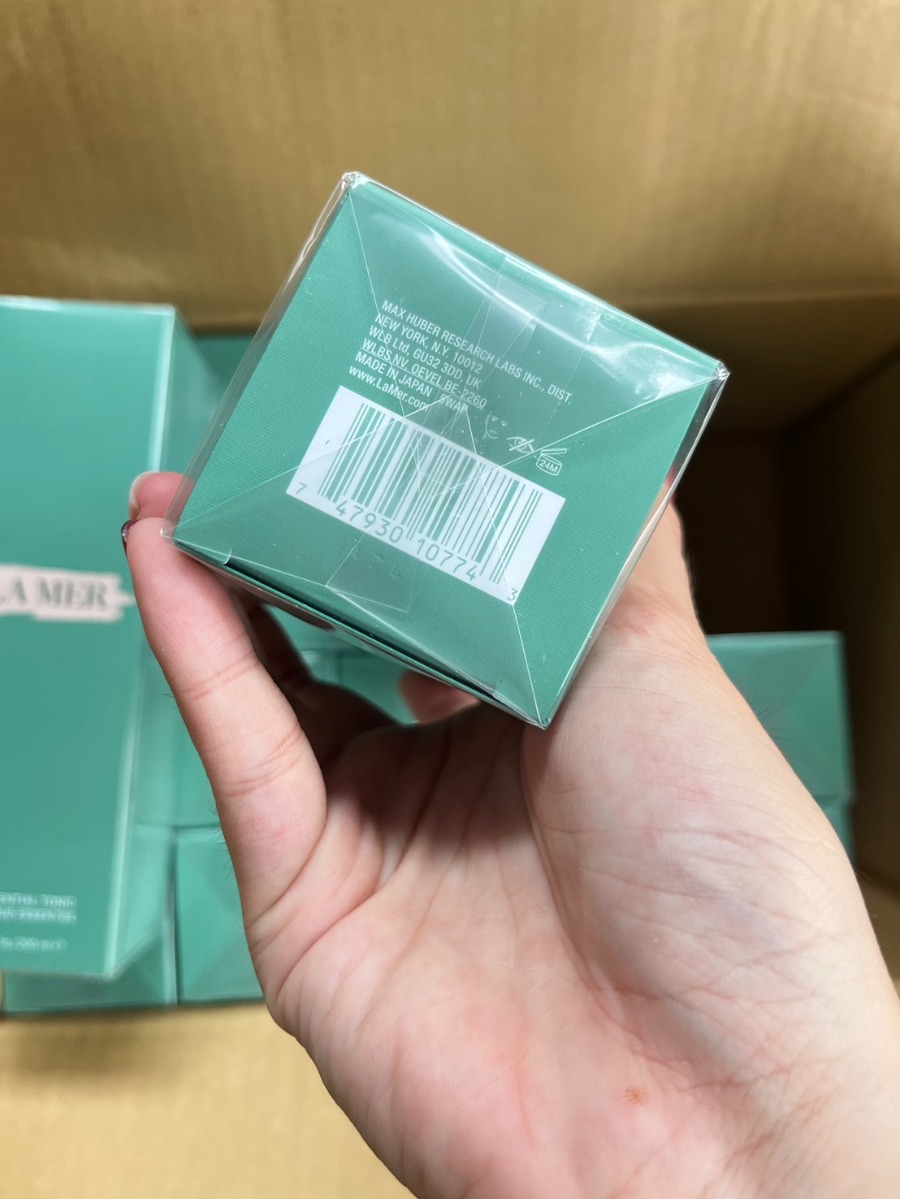 numjshop's tweet image. ✨🌿พร้อมส่ง La Mer
🔸2,100฿ The Revitalizing Mist Hydrating Face Mist 100ml สเปรย์น้ำแร่ช่วยให้ผิวรู้สึกสดชื่นขึ้นในทันทีที่ใช้ เพิ่มความชุ่มชื้นและมอบความสมดุลแก่ผิว

🔸2,600฿ The Tonic 200ml โทนเนอร์ปลอบประโลม ปรับภาพผิว ให้ผิวดูสดชื่น กระจ่างใส

#lamer #นัมสต็อค