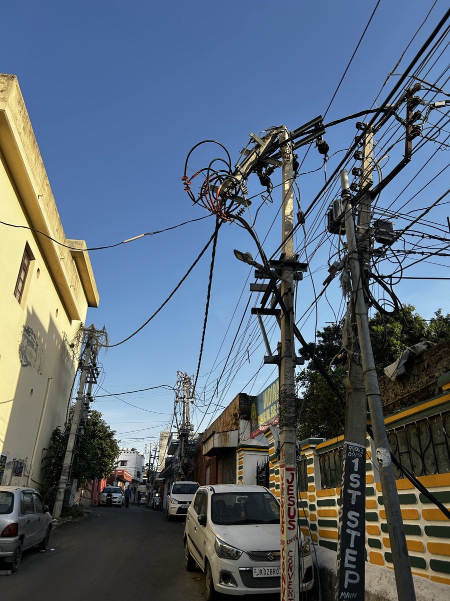 Yuvrajs1996's tweet image. 🚨 Urgent safety hazard in Jammu!
Loose &amp;amp; exposed electric wires are hanging dangerously low right outside Indira Public School (opposite lane to Yougal Sons). Risk to children is increasing daily. No action even after complaint. Please intervene🙏
#Jammu #PublicSafety @JKPDCL