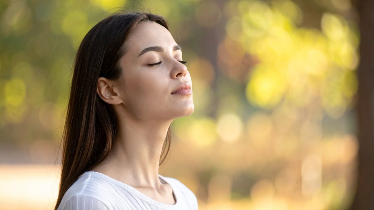 PrestigeCoachin's tweet image. Need a 60-second reset?

Box breathing: 4–4–4–4. 

Clarity in a single minute. 🧘‍♀️

#Mindfulness #BoxBreathing #StressRelief