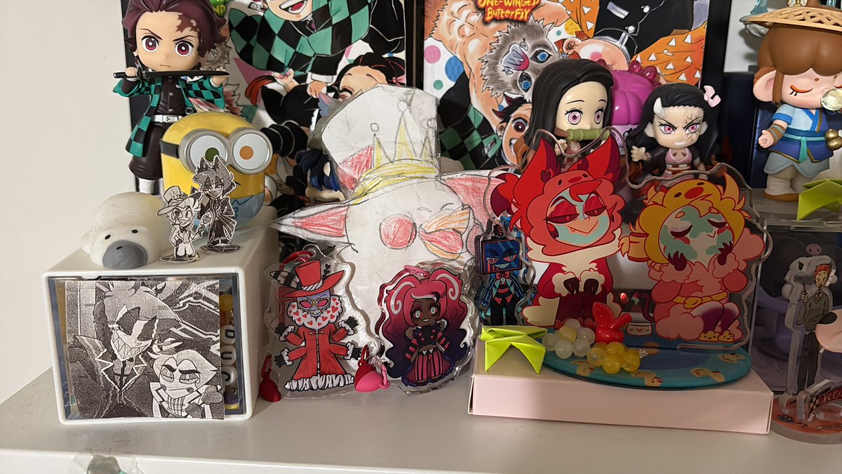 floriansflowers's tweet image. Hi I don’t have a lot but here’s my #hazbinhotel corner

What do u do with my demon slayer merch I don’t even watch anime anymore hazbin took over my brain