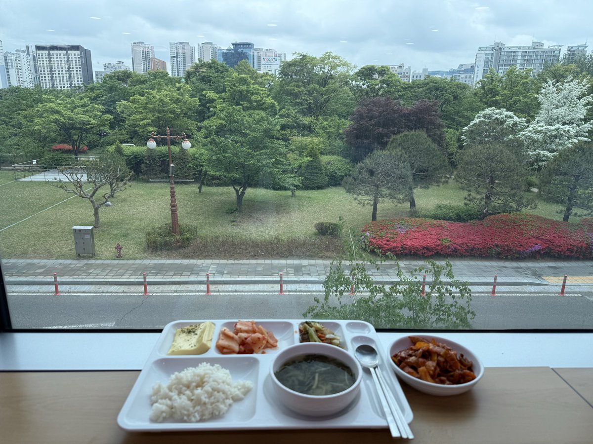 국회에서의 마지막 아침식사.
벌써 10년을 꽉 채웠네요.
고맙습니다.