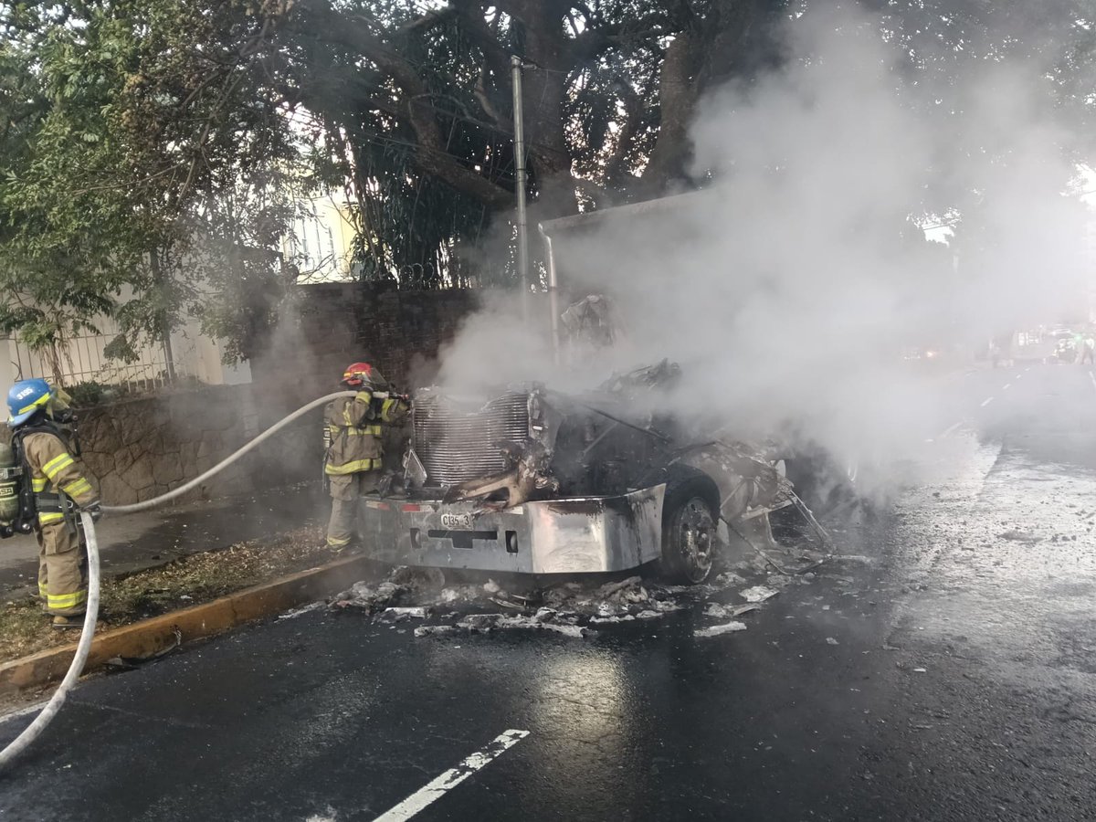 Bomberos El Salvador 🧑‍🚒🚒🇸🇻 tweet media