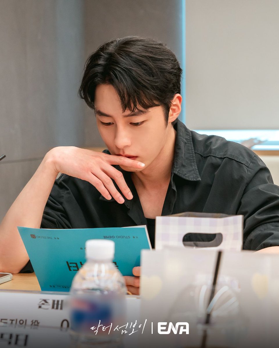 Channel_ENA's tweet photo. ‘기피섬’ 편동도로 발령받은 공중보건의사 ‘도지의’ 役
편동도로 컴백한 비밀 많은 ‘오지랖’ 장착 간호사 ‘육하리’ 役

ENA 새 월화드라마 '닥터 섬보이'🩺
6월 1일 [월] 밤 10시 ENA 첫방송

#ENA #ENA드라마 #닥터섬보이 #이재욱 #LeeJaewook #신예은 #ShinYeeun https://t.co/baY5h6m0fi