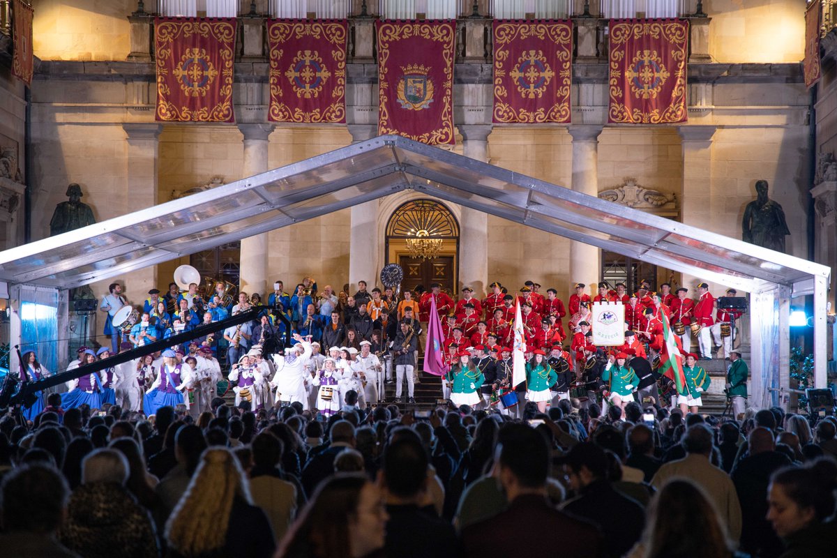Araba's tweet photo. 🥁 #Danborrada-ren argazki guztiak
Todas las fotos de la #Tamborrada
📷 https://t.co/XvfYfg2aPt
#ArabakoJaiak #FiestasdeÁlava https://t.co/d2sE4hYhZt