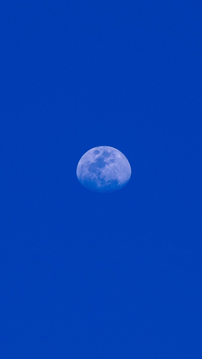 luna de lunes 27 de abril.