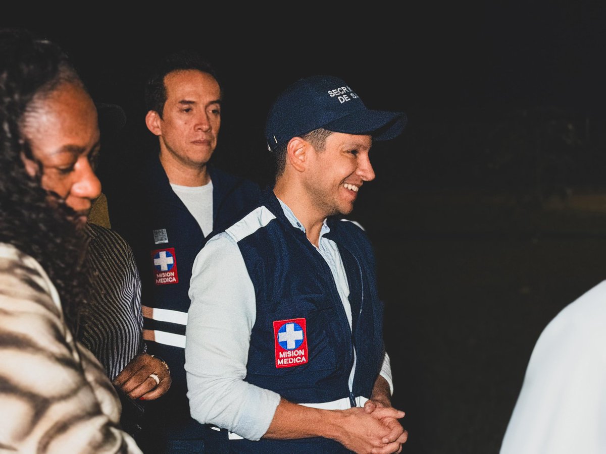 SaludCali's tweet photo. ¡La salud se construye con la gente! 🫱🏼‍🫲🏽

Estuvimos con la comunidad de la zona de expansión revisando juntos las apuestas de inversión para la construcción de infraestructura hospitalaria, escuchando y proyectando soluciones reales para el territorio. https://t.co/HAWGeucuQx