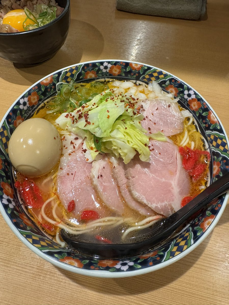 KEN_aka_SWG's tweet photo. 鶏塩スープにほんのり海老🦐シャキシャキの春キャベツと優しい鶏海老スープが染みる一杯でした。😋ごちそうさまでした😋😋😋 https://t.co/dXSe0DhuAY