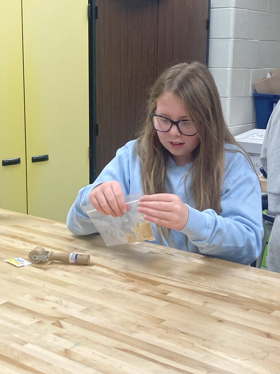 tegesdal's tweet photo. Thank you @nciaitc and @WinnFB for the lesson on ethanol production. Great hands on activity #chemicalreactions https://t.co/GajfcKDhwK