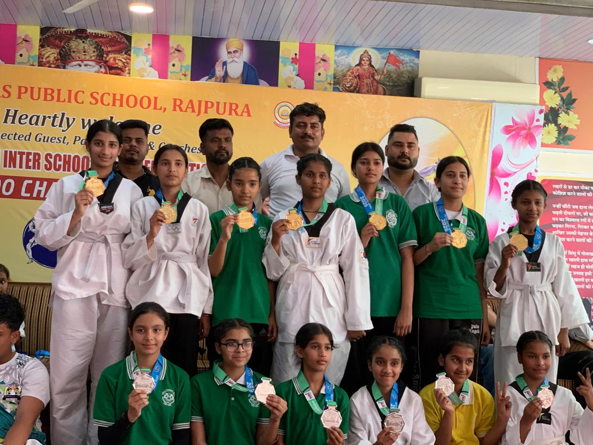 jnv_patiala's tweet image. JNV Patiala shines! 🏅
Taekwondo players win 7 Gold 🥇 &amp;amp; 6 Silver 🥈 at Open State Games, Rajpura.
Guided by sports teachers Mohiter Kamboj &amp;amp; Anjan Negi and coach Inder Kumar. 💪🔥#JNVPatiala #Taekwondo #ProudMoment
#nvshq #nvsrochd
