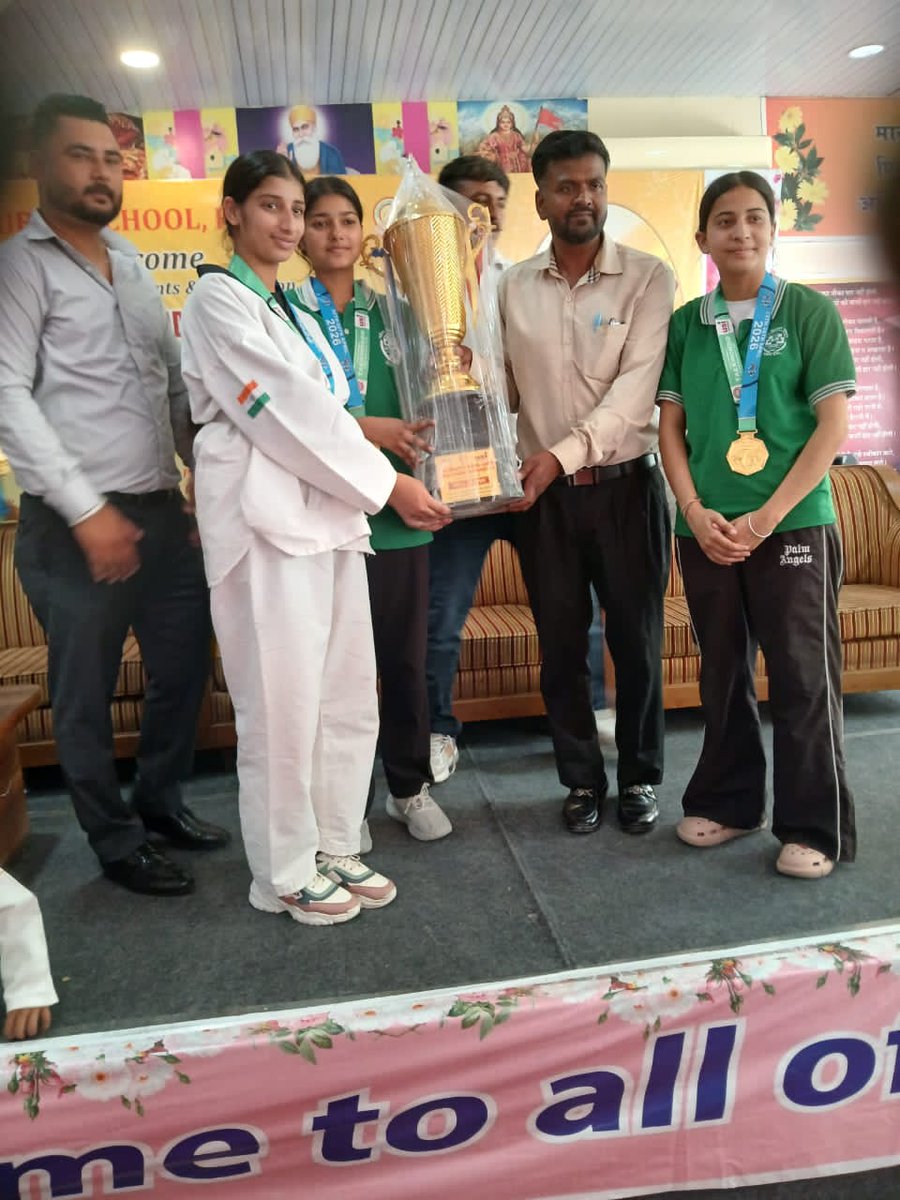 jnv_patiala's tweet image. JNV Patiala shines! 🏅
Taekwondo players win 7 Gold 🥇 &amp;amp; 6 Silver 🥈 at Open State Games, Rajpura.
Guided by sports teachers Mohiter Kamboj &amp;amp; Anjan Negi and coach Inder Kumar. 💪🔥#JNVPatiala #Taekwondo #ProudMoment
#nvshq #nvsrochd