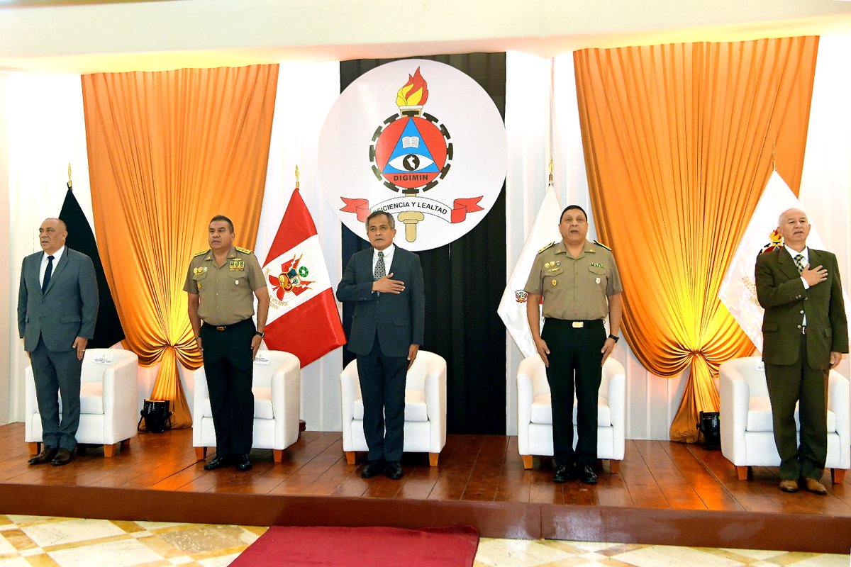 MininterPeru's tweet photo. El ministro José Zapata lideró la ceremonia por el 45 aniversario de la Dirección General de Inteligencia del Mininter (#Digimin), en compañia del comandante general de la #PNP, Óscar Arriola; los viceministros del sector y el director general de la dirección, Adolfo Valverde. https://t.co/vlVZbhPlrE