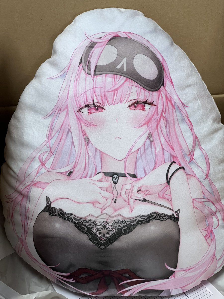 📦Shipping has begun!! Once it arrives, gently pull the fabric to adjust the shape so the design appears correctly! 🙏
📦発送開始されました!届いたら絵が正しく見えるように少し引っ張るなどして布の形を整えてくださいね! 