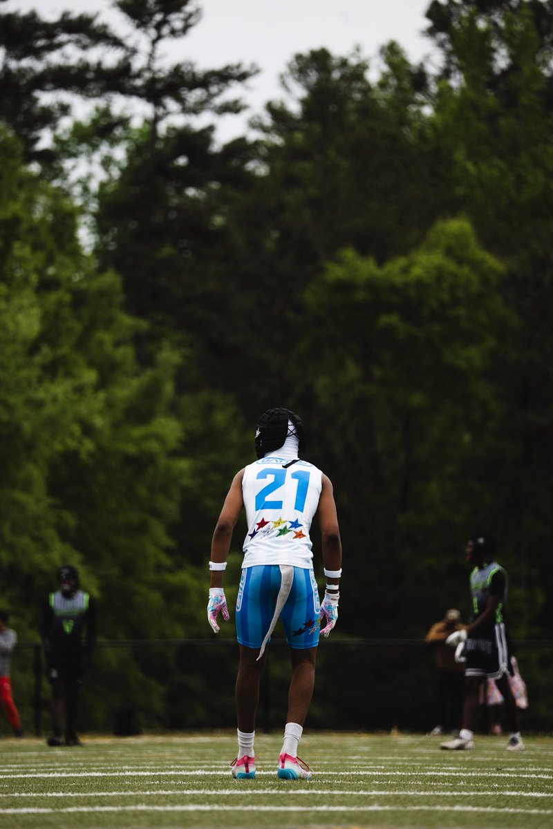 Jaylenlockett3's tweet photo. Great weekend at @thesevens_7 Jaylen Lockett c/o2029 5’11 160lbs cornerback @samspiegs @247Sports @on3recruits @Coach_CJBailey @CJ3___ @TheUCReport @adamgorney @TomLoy247 https://t.co/6C7ZqjXv58