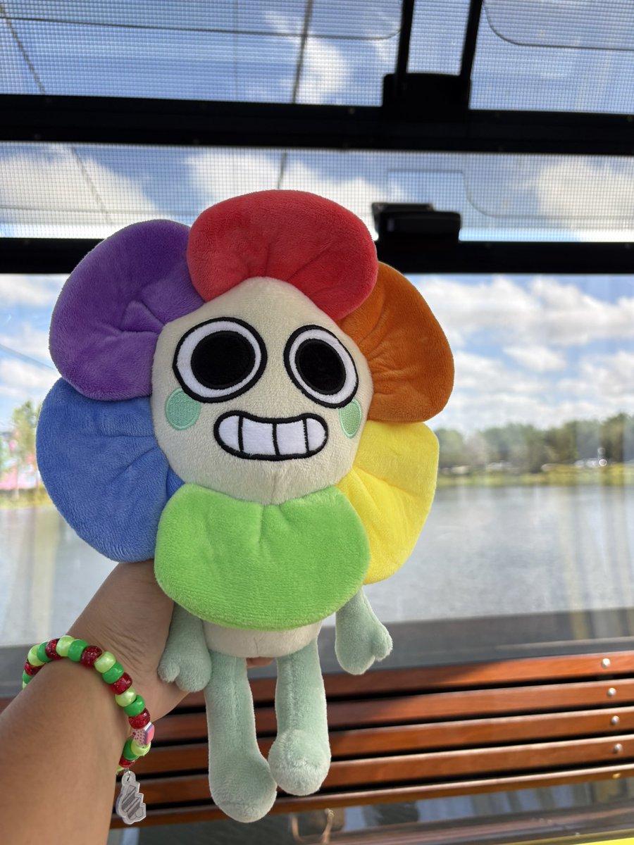 Wheres_Waddle_'s tweet image. Dandy on the freaking Skyliner 

#dandysworld #disneyworld