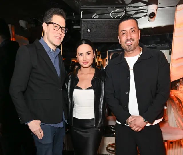 demetriaaalove's tweet photo. Demi hosted an intimate, candlelit dinner on Saturday for 20 members of her close friends, collaborators, and team members from chef Kaan Sen. The evening was soundtracked by Lovato’s own hits, which sparked “an impromptu singalong from the table.” https://t.co/DxXErcSglz https://t.co/UcFSfU50Jz