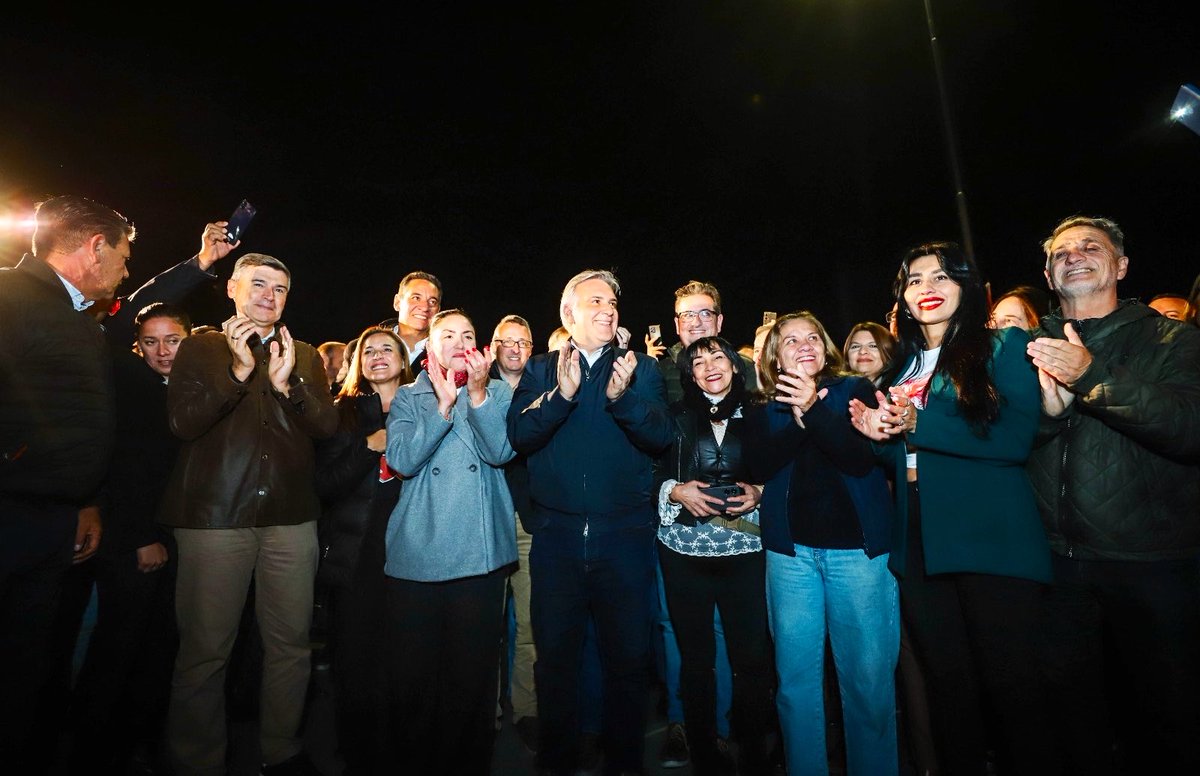 MartinLlaryora's tweet image. HACER PARA CRECER  💪🏼

Acabamos de habilitar el último tramo de la duplicación de calzada de la avenida Padre Luchesse, en #VillaAllende. Durante años, este fue un camino angosto, con demoras y complicaciones en el tránsito. Pero cuando se invierte en #infraestructura, se avanza