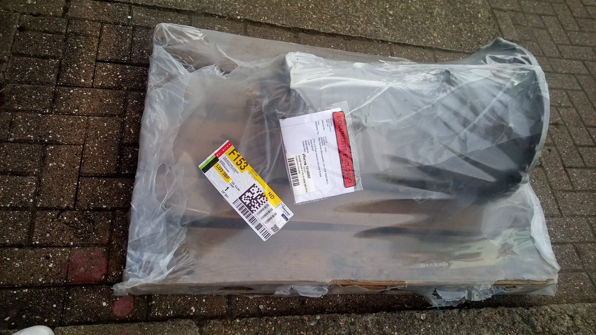 williemwangi8's tweet image. I respect anyone that's built a home because these 4 frames here have cost me half an acre somewhere nice 😪wueh anyways ##builtnotbought