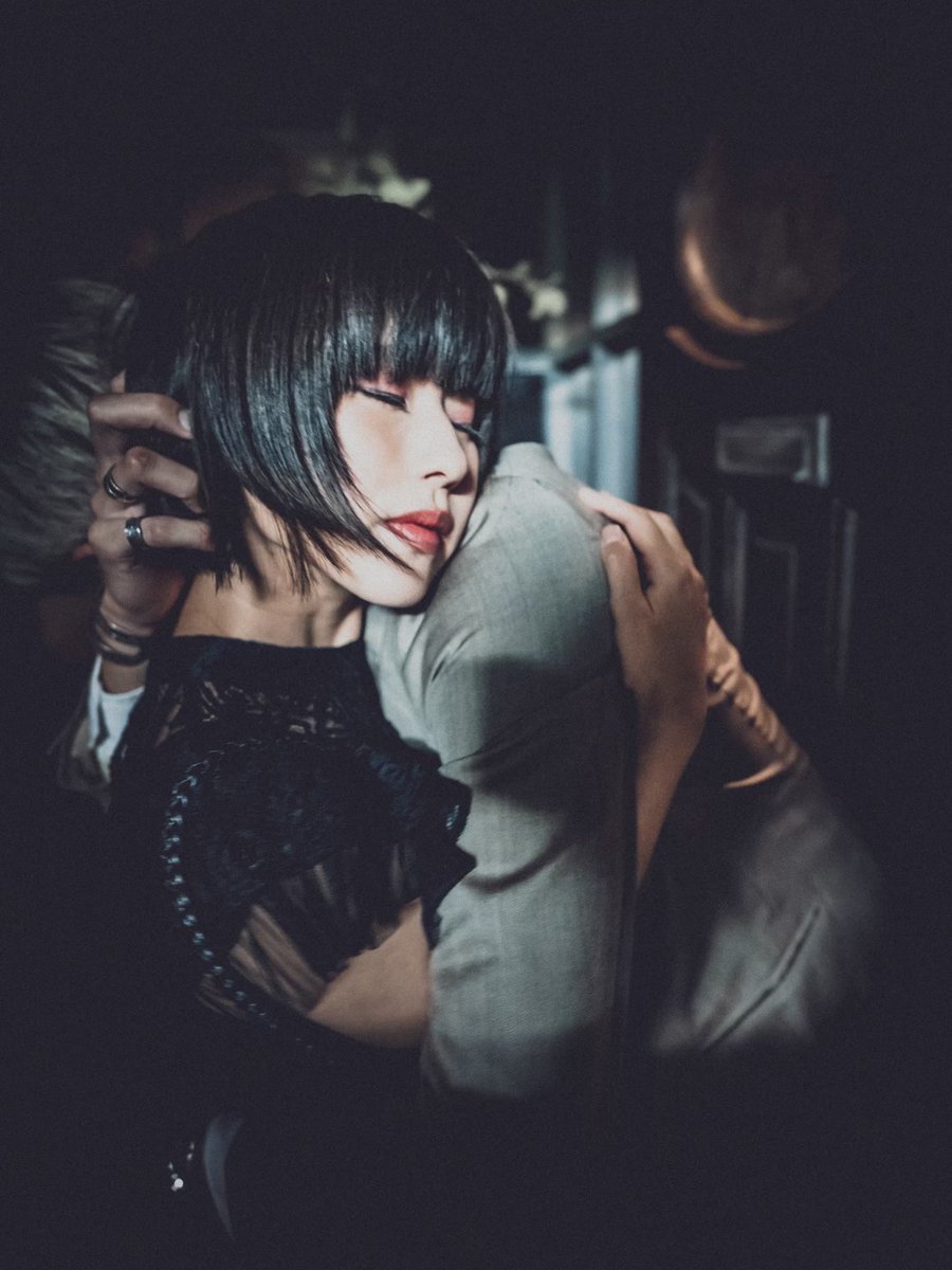 翠@被写体 tweet media