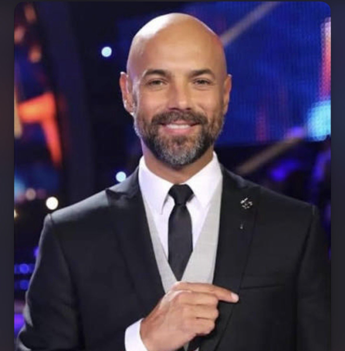 Metrosexual tweet media