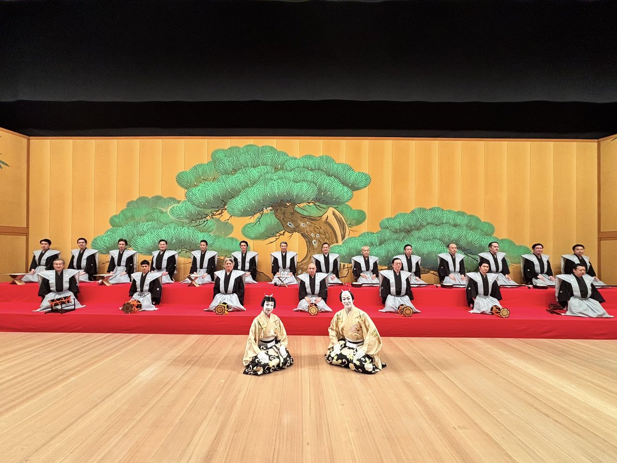 UKON_KENx2's tweet photo. #歌舞伎
#歌舞伎座
#連獅子
#尾上右近
#尾上眞秀

素晴らしい音を奏で、我々をお引き立てくださった音楽家の皆様と共に！
ありがとうございました！

フルメンバーで撮りたいがためにがっつりヒキの写真になってしまってすみません！ https://t.co/6JdAENbAj4