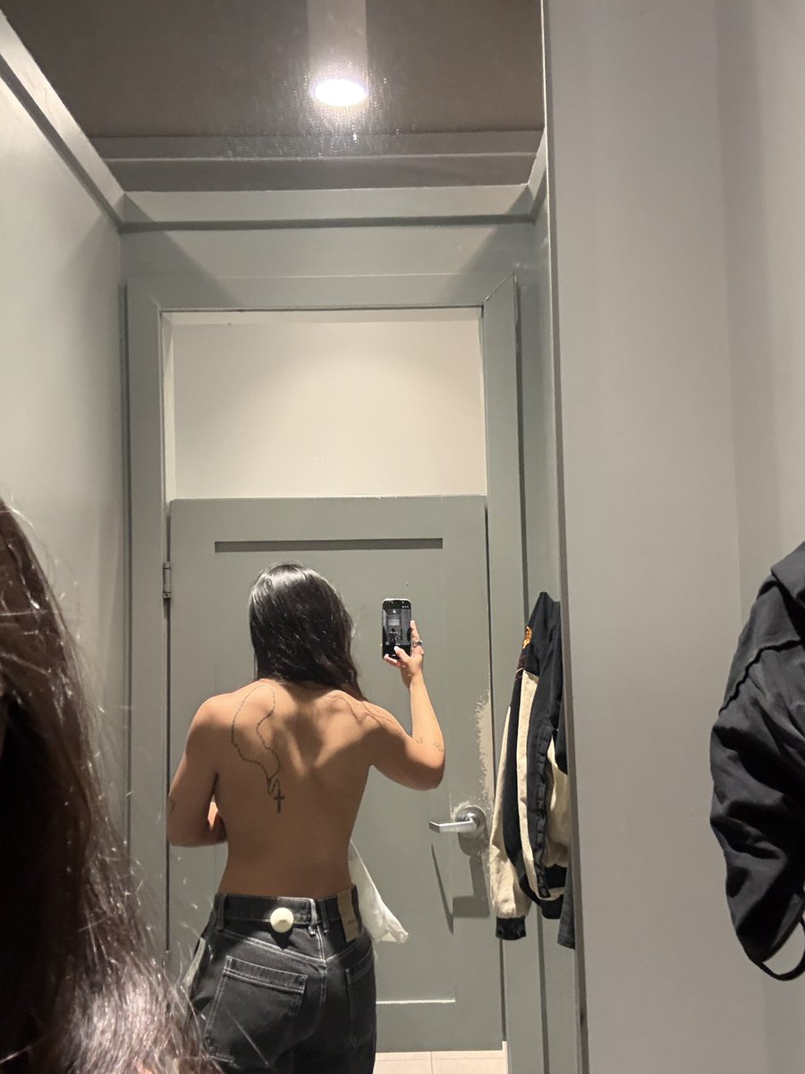 buff as fuck in the fitting room