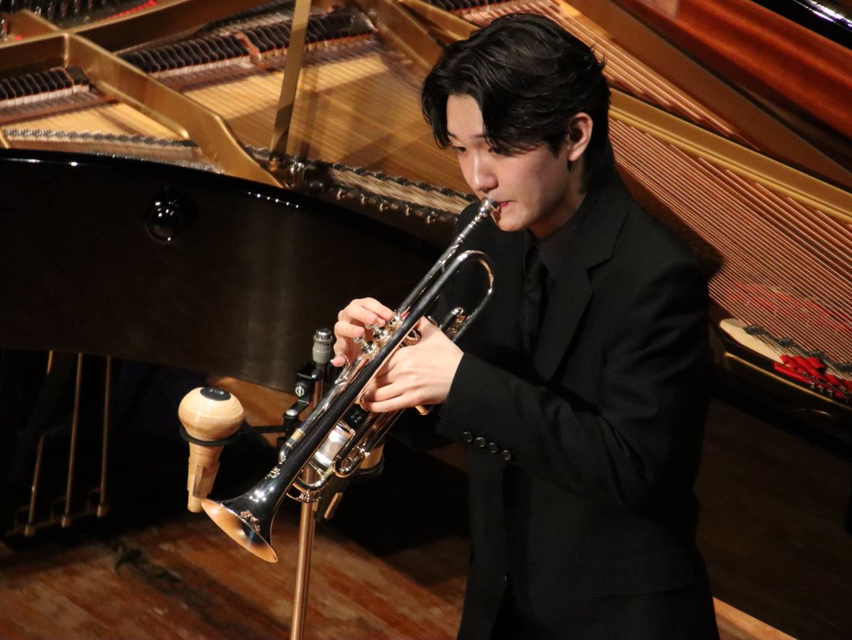hamamatsuontomo's tweet photo. 浜松音楽友の会四季のコンサート｢春｣。
児玉隼人さんによるトランペットリサイタルを開催いたしました。共演はピアニストの竹田理琴乃さん。
今年度初回のコンサートを華やかに飾ってくださいました！　

#児玉隼人
#竹田理琴乃
#浜松音楽友の会
#四季のコンサート https://t.co/R3jcV7NQRw