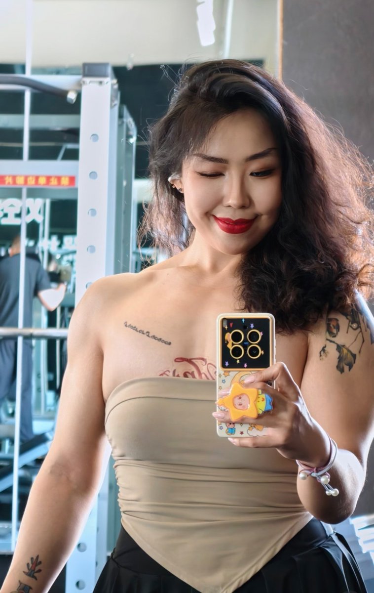 大屁股健身婊集中营 tweet media