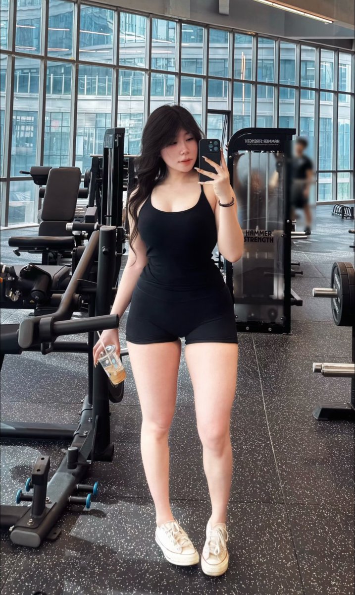 大屁股健身婊集中营 tweet media