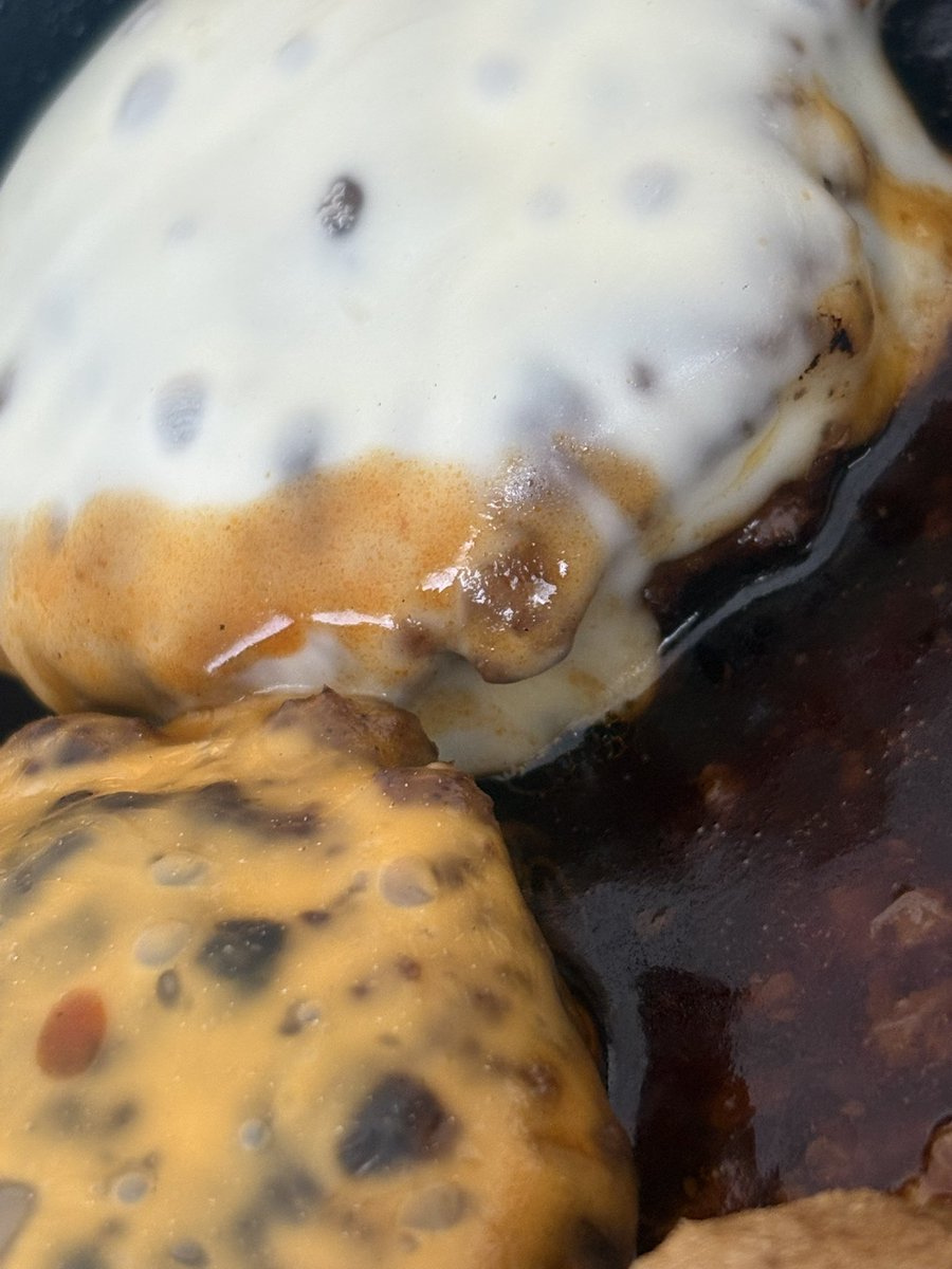 えま🐰 tweet media