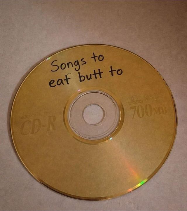 no̵̮͈̟̞͚͗̏b̶̢̭͈͖̥͓̹͈͉̔̋̎̽̑ͅo̸̞͉̿͛̐̓̌̑̒͆dy tweet media