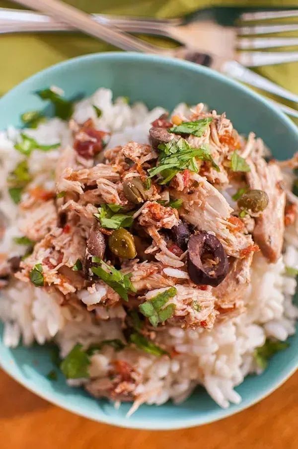 Living_Lou's tweet image. Chicken puttanesca is such a DELICIOUS recipe!

Here’s how to make it using chicken, garlic, olives + capers.

RECIPE: buff.ly/2He3tpA
#chicken #food